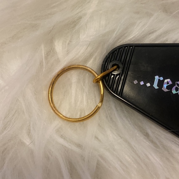 Taylor Swift Reputation Keychain - Picture 4 of 7